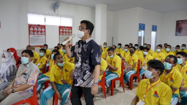 Wakil Bupati Bulukumba, Edy Manaf tampak berada di tengah-tengah Napi Narkoba.