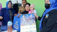 Wakil ketua DPRD Bulukumba Bagikan Biskuit untuk Ibu Hamil dan Balita Demi Pemenuhan Gizi