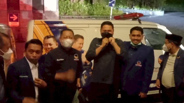 Arham Basmin berdampingan dengan Rusdi Masse dan Syaharuddin Alrif. Kamis (6/1) FOTO : Alam