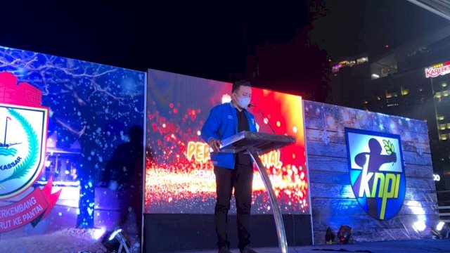 Ketua KNPI Makassar, Hasrul Kaharuddin saat memberi sambutan acara perayaan natal dan dialog pemuda yang digelar di Lapangan Karebosi, Makassar, Rabu (26/1). 