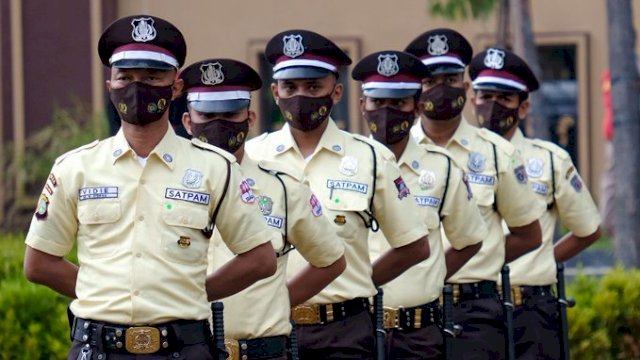 Netizen Sebut Seragam Satpam yang Baru Mirip Polisi India