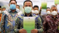 Presiden Serahkan 16 Ribu Hektar SK Hutsos dan TORA di Sulsel