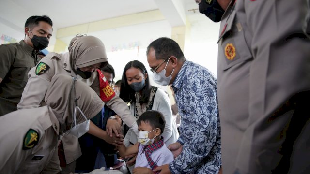 Kapolda Sulsel bersama Wali Kota Makassar.