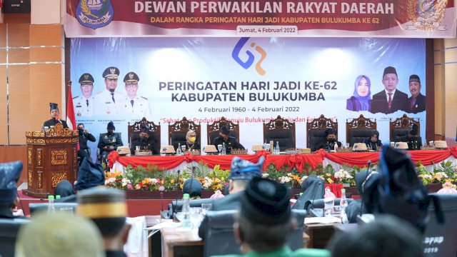 Dorong Pengembangan Wisata, Plt Gubernur Sulsel Beri Bantuan Keuangan untuk Pembangunan Masjid Terapung Bira