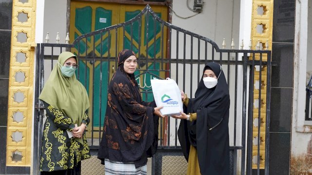 Tim Plt Gub Sulsel Berbagi Mukenah, Al-Qur’an ke TPA, Masjid hingga Pesantren di Bulukumba