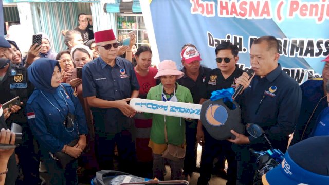 Warga Parepare  Dapat Motor Dari Rusdi Masse