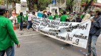 Anak Mahasiswa Prof Hamdan Juhannis Tutup Jalan Sultan Alauddin dari Arah Gowa ke Makassar