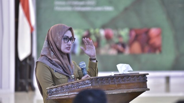 Bupati Luwu Utara Indah Putri Indriani Memberi Sambutan Dalam Forum FGD yang Digelar IPB dan Pemda Luwu Utara 