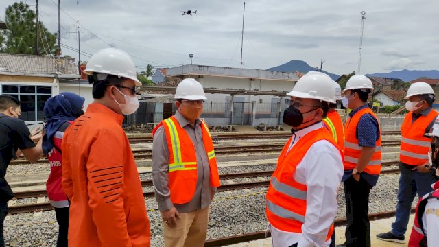 Anggota Komisi V DPR RI melakukan kunjungan spesifik ke lokasi pembangunan rel ganda dan stasiun Rancaekek, Bandung Barat, Kamis (10/2/2022).