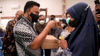 Pemda Bantaeng Serahkan Perlengkapan Sekolah Ke Warga Jeneponto