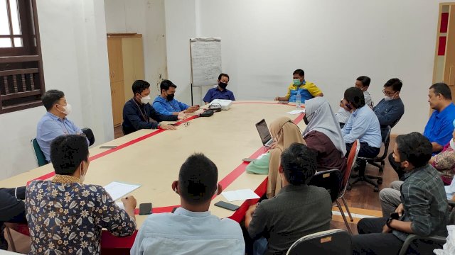 Dinas Komunikasi, Informatika, Statistik dan Persandian (Diskominfo-SP) Provinsi Sulawesi Selatan menggelar pertemuan dengan komisioner Komisi Informasi (KI) Sulsel di Ruang Humas IKP Diskominfo-SP Sulsel, Jumat, 11 Februari 2022.
