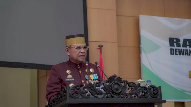 Peringatan Hari Jadi Belopa ke-16 Sebagai Ibukota Kabupaten Luwu diselenggarakan dalam Rapat Paripurna Dewan Perwakilan Rakyat Daerah (DPRD) Kabupaten Luwu, Minggu (13/02/2022).