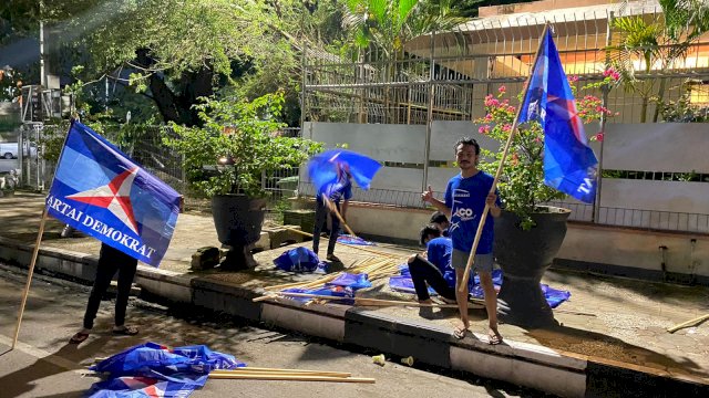 Para Pendukung Calon Ketua DPD PD Sulsel Ilham Arief Sirajuddin Membirukan Makassar 