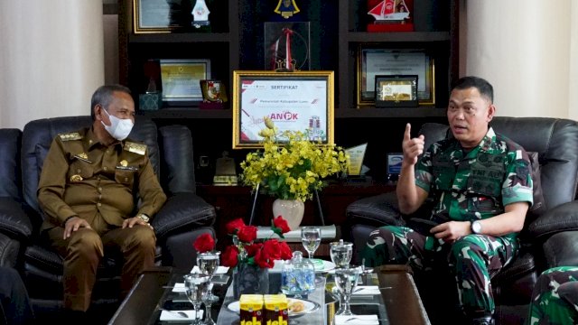 Kunker Ke Wilayah Kodim 1403 Palopo, Mayjend TNI Marga Taufik Silaturrahmi Dengan Bupati Luwu