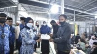 Bupati Indah Serahkan 144 Huntap Ke warga Korban Bencana Banjir Bandang