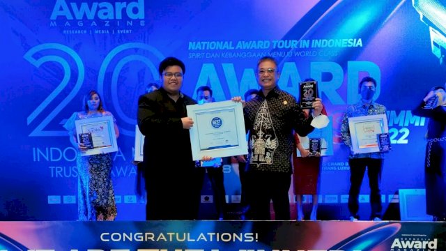 Saat Beni Iskandar menerima penghargaan nasional tersebut.