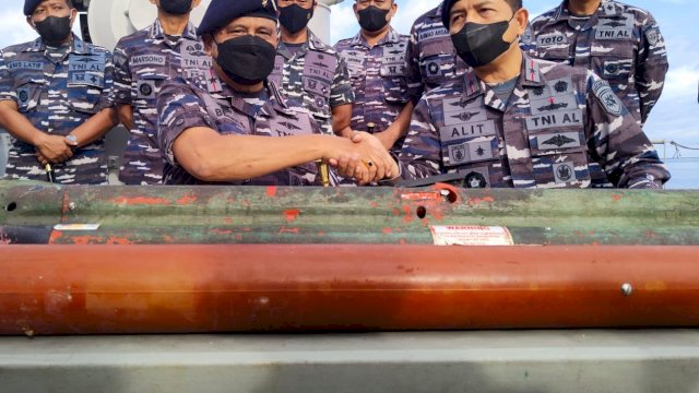 Benda diduga rudal. Ini faktanya: