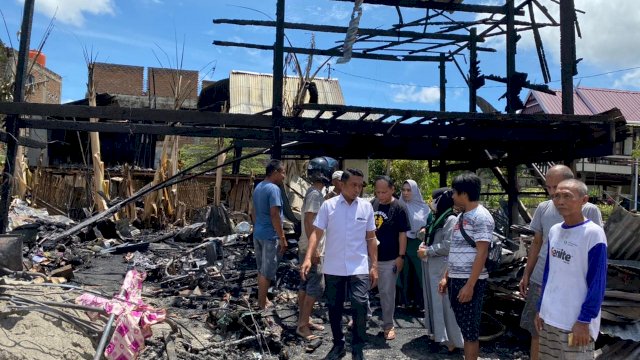 Kunjungi Lokasi Kebakaran di Kel Rijang pittu, Syahar Beri Bantuan Uang Tunai.