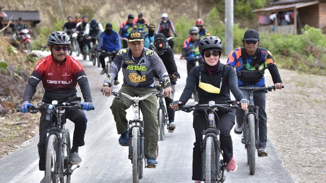 Isi Waktu Libur, Bupati Indah Fun Camping di Desa Rinding