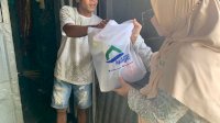 ‘Andalan Mengaji’ Berbagi 100 Paket Sembako di Makassar