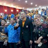 Dampingi AHY, Rektor UNM Berpakaian Serba Biru Hibur Peserta Kuliah Umum