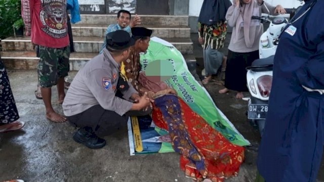Seorang mahasiswa yang meninggal dunia di depan Kantor KUA di Kecamatan Bulupoddo, Sinjai. (*)