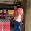 Pelaku Penganiayaan Sadis Bersimbah Darah Datang Menyerahkan Diri ke Polisi, Korbannya Kritis Dirujuk ke Makassar