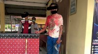 Pelaku Penganiayaan Sadis Bersimbah Darah Datang Menyerahkan Diri ke Polisi, Korbannya Kritis Dirujuk ke Makassar