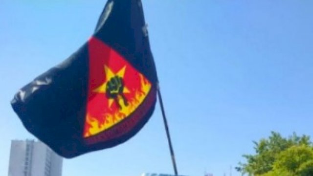 Bendera Aliansi Mahasiswa Papua (AMP) / trotoar/alam.