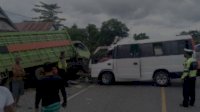 Innalillahi! Ambulans Pengantar Jenazah di Luwu Timur Tabrakan dengan Truk