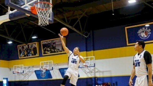 Saat AHY main bola basket di Surabaya, foto ini diunggah oleh Annisa Pohan di Instagramnya, dilihat pada Senin (28/2).