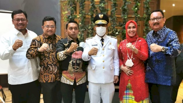 Usai Dilantik Sebagai Gubernur, ASS Nongki di Cafe Bersama Lima Pimpinan&nbsp; DPRD Sulsel&nbsp;