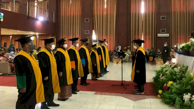 9 Guru Besar UIN Alauddin Dikukuhkan