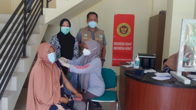 Vaksinasi untuk Lansia di Gowa.