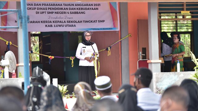 Bupati Lutra Resmikan Gedung SMP 4 Sabbang