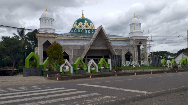Pemprov Sulsel Beri Bantuan Hibah ke Sejumlah Sarana Ibadah