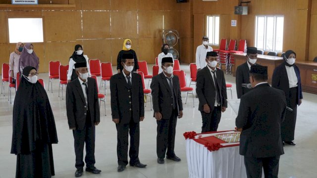 Saat Bupati Andi Utta melantik sejumlah anggota BPD. 