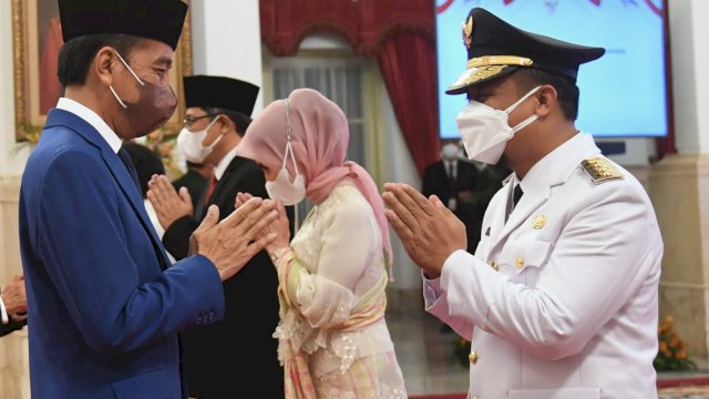 Presiden Jokowi dengan Gubernur Sulsel.