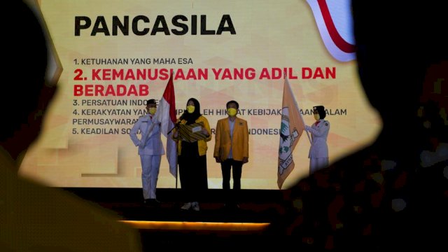 Tanpa Canggung,  Putri Ketua DPRD Sulsel Baca Teks Pancasila di Hadapan Airlangga Hartarto