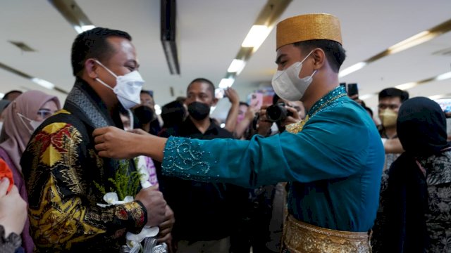 Penyambutan Gubernur Sulsel di Bandara Sultan Hasanuddin.