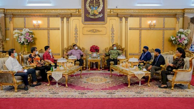 Saat Gubernur Sulsel menerim kunjungan Bupati Tana Toraja  dan GMKI.
