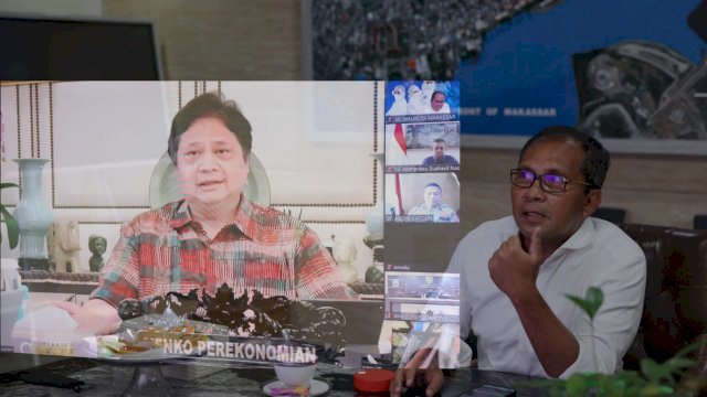 Wali Kota Makassar saat Rapat bersama dengan Menko Perekonomian Airlangga Hartarto.