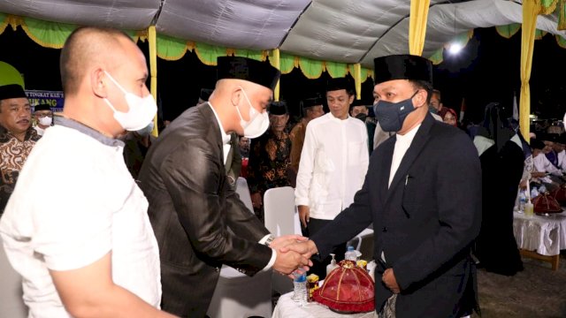 Bupati Bantaeng, DR Ilham Azikin mengajak ulama dan ustaz yang ada di Bantaeng untuk ikut melakukan sosialisasi pentingnya vaksinasi. Dia menyebut, peran ulama dan ustaz sangat penting untuk ikut mendorong percepatan vaksinasi di daerah ini.