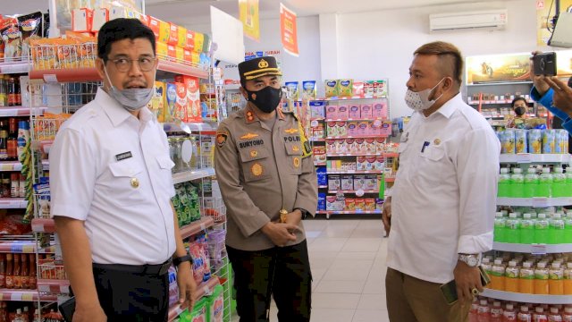 Bersama Kapolres, Wabup Edy Manaf Pantau Ketersediaan Minyak Goreng