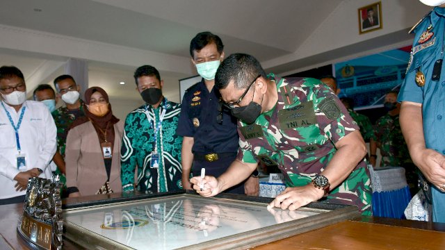 Danlantamal VI Bersama Jajarannya Berkomitmen Bangun Zona Integritas Lantamal VI Tahun 2022