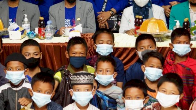 Ekspresi anak-anak saat hendak disunat.