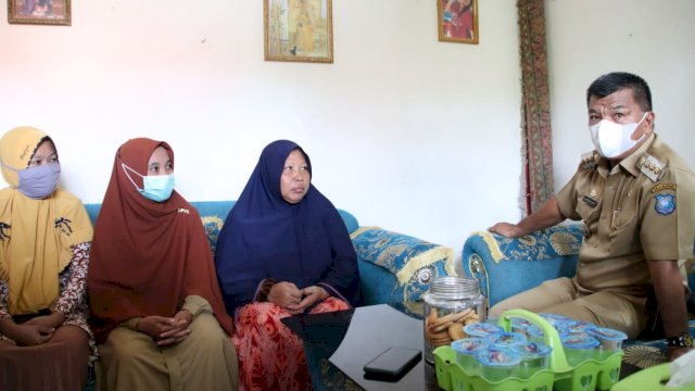 Bupati Bulukumba saat bersama dengan keluarga Amiluddin