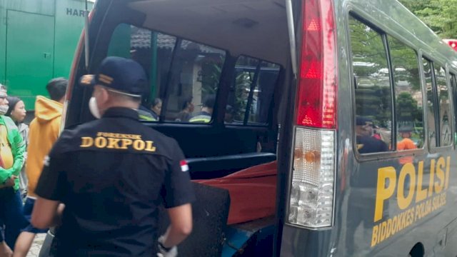 Saat tim kepolisian Polrestabes Makassar tiba di lokasi kejadian. Senin (21/3) sore kemarin. Foto: Maulana/trotoar