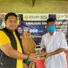 Bersama AMPI Barru, MHG Gulirkan ‘Menjual Sambil Sedekah’ Minyak Goreng di Dusun Kaworo