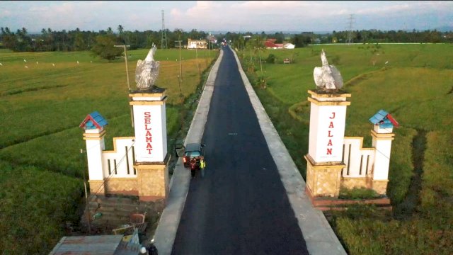 &nbsp;Jalan Cabbenge – Soppeng Sudah Mulus, Warga Ucapkan Terima Kasih ke Gubernur Termuda Indonesia